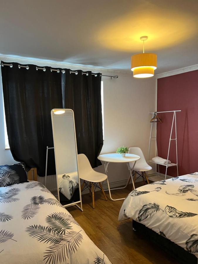 Private Room With Two Beds Near Central London Londres Exterior foto