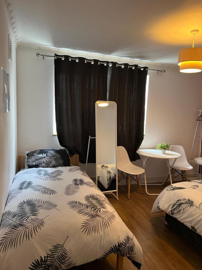 Private Room With Two Beds Near Central London Londres Exterior foto